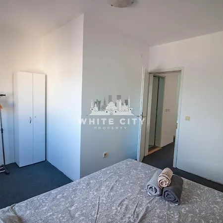 Duplex - White Apartment